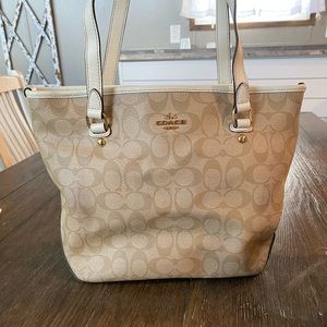 White and tan Coach purse
